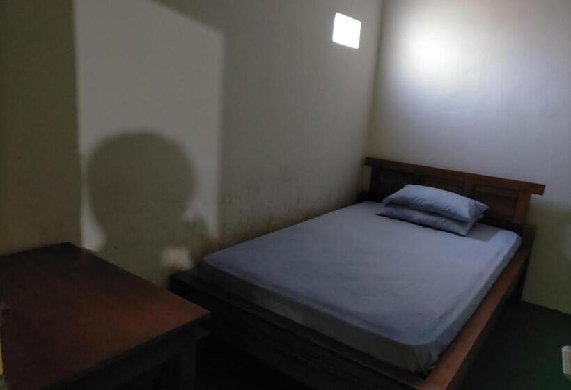هتل Merpati Hostel Banyuwangi