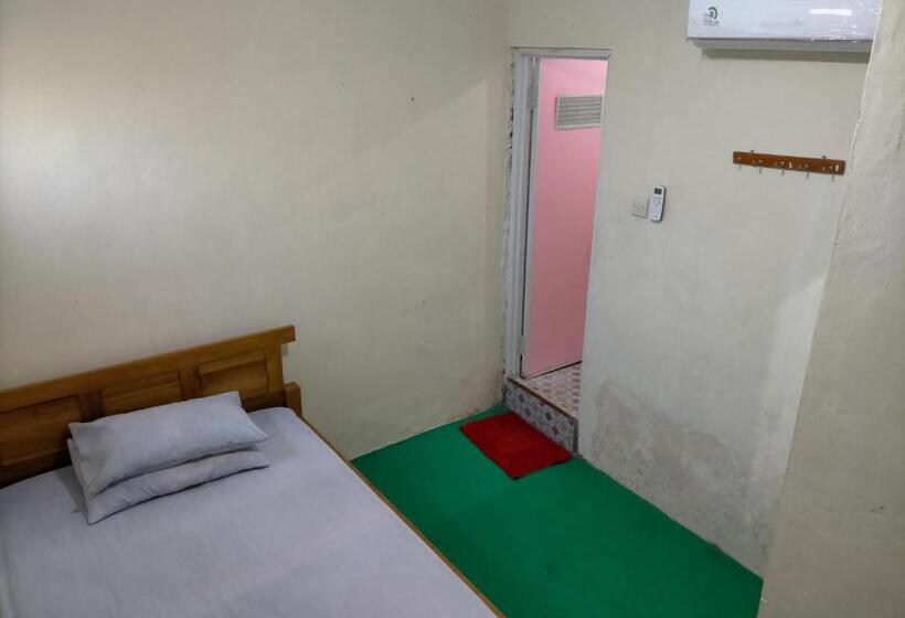 هتل Merpati Hostel Banyuwangi