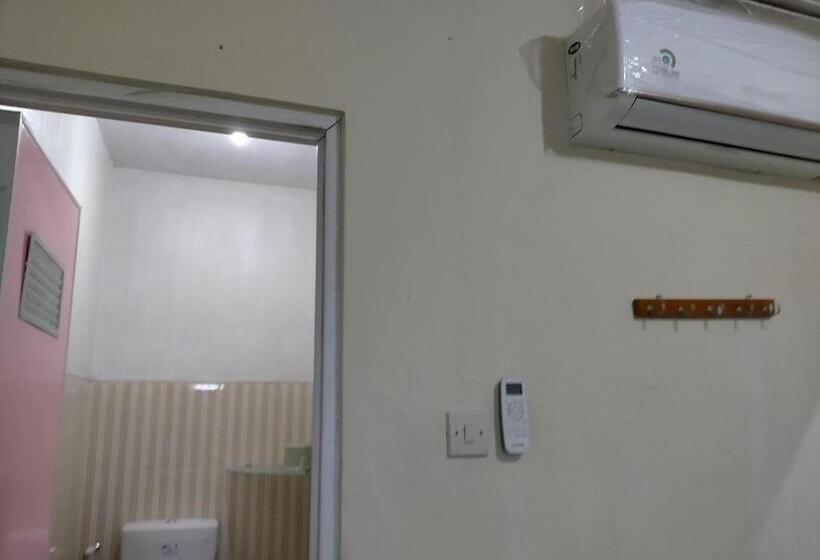 هتل Merpati Hostel Banyuwangi