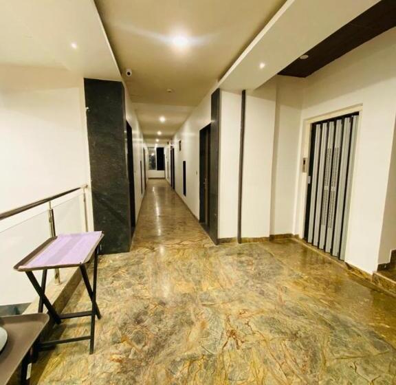 בית מלון כפרי Retro Forest Resort Lonavala