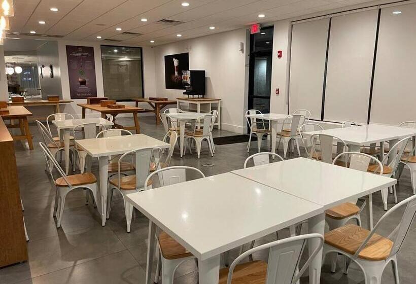 Newly Renovated Room In Cozy Hotel Near Disney 2