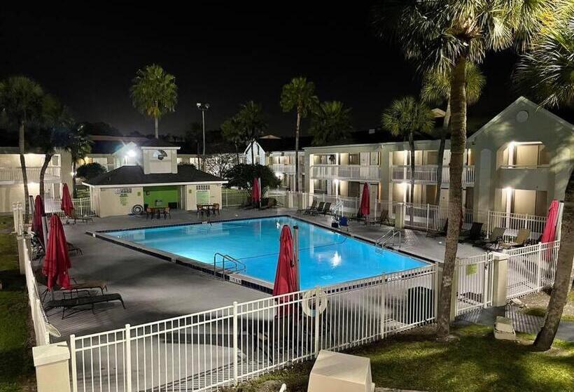 Newly Renovated Room In Cozy Hotel Near Disney 2