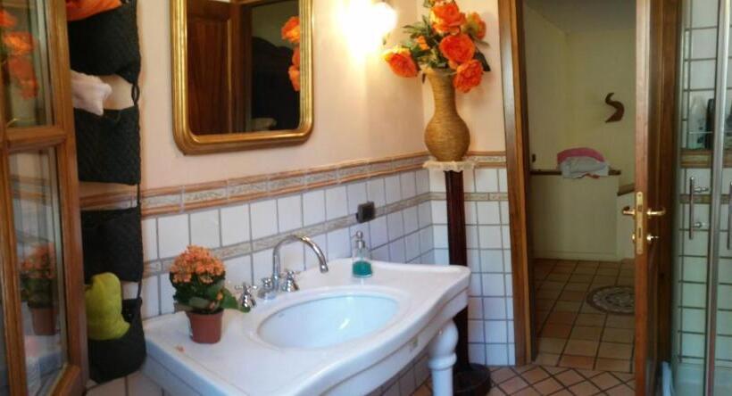 ペンション Room In Villa Hillside Room With Garden And Sea View