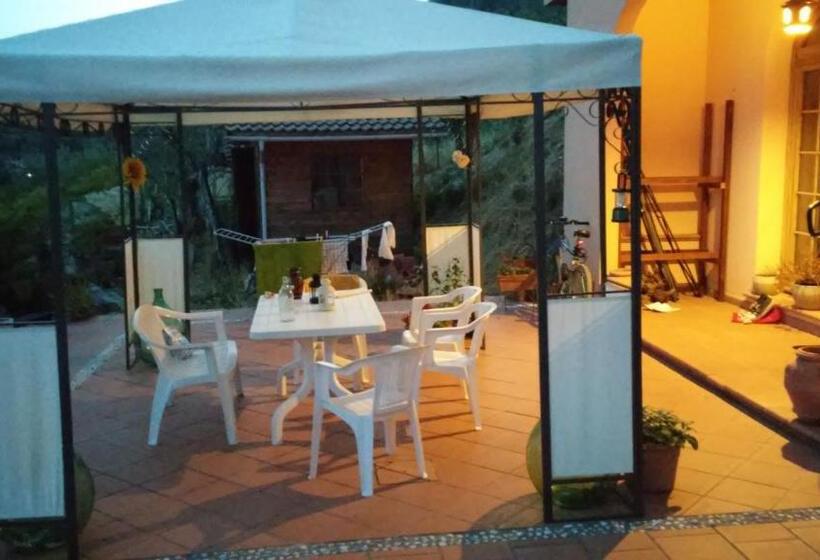 بنسيون Room In Villa   Room In The Hills With Garden And Sea View