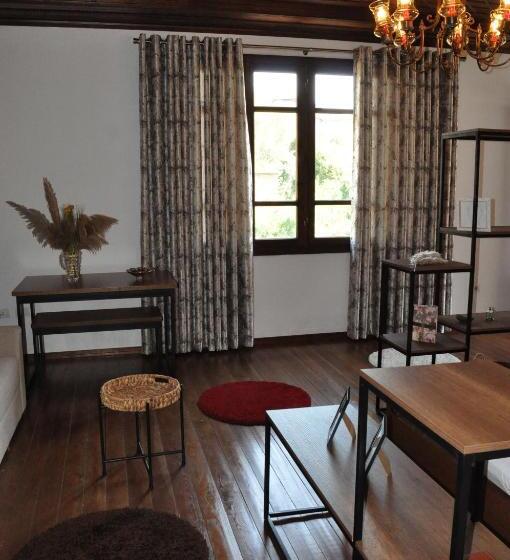 پانسیون Timber Guest House