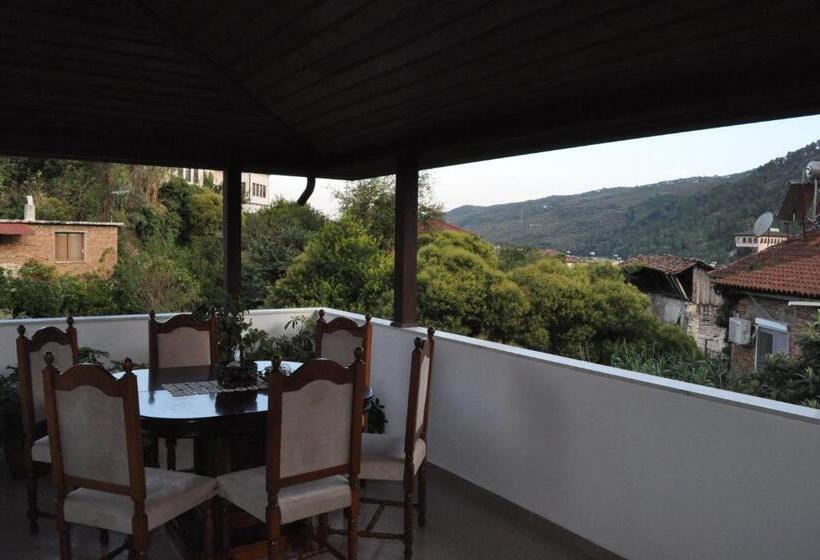 پانسیون Timber Guest House