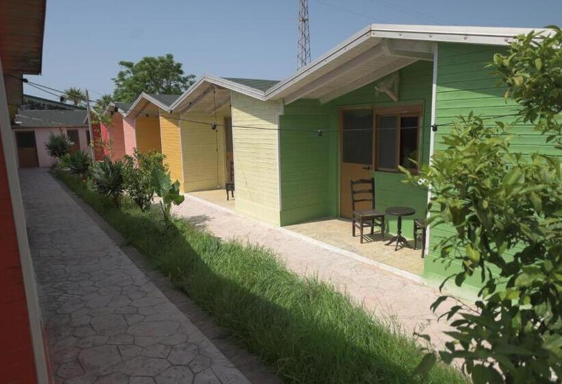 استراحتگاه Miqt Beach   Bungalows