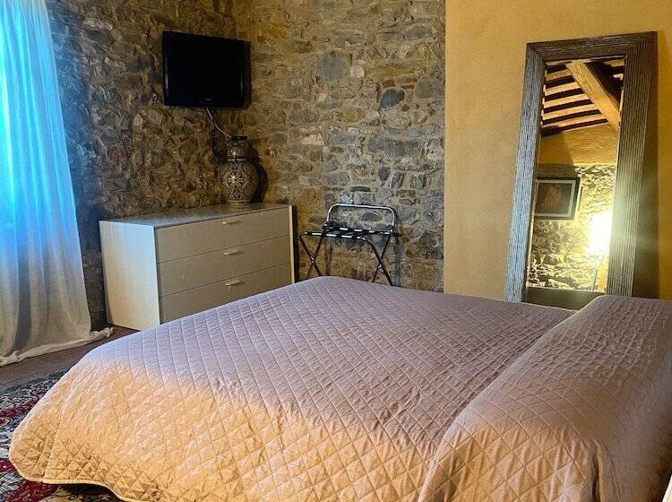 تختخواب و صبحانه Sottotono Agriturismo With Swimming Pool On Florence Surrounded By Greenery