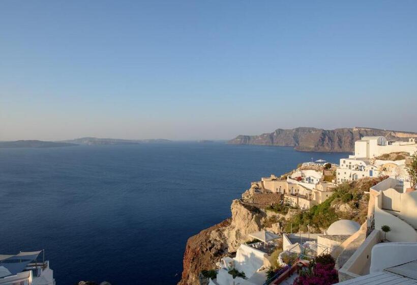 تختخواب و صبحانه Oia Treasures Art Suites