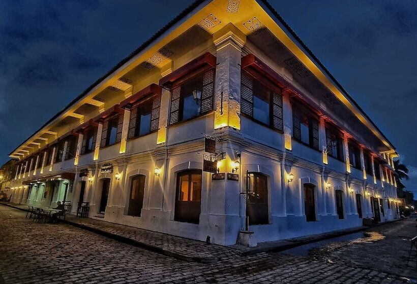 هتل La Casa Blanca De Vigan