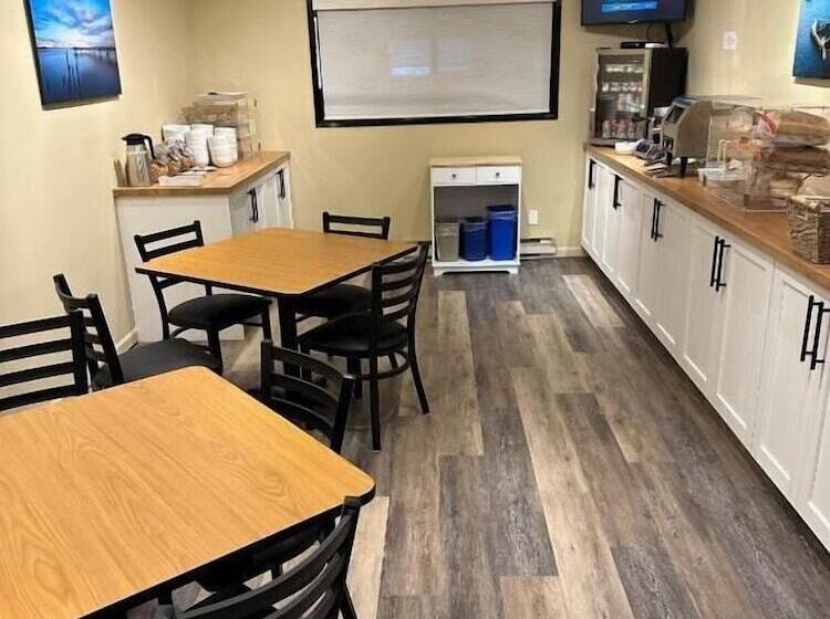 هتل Sidney Waterfront Inn & Suites