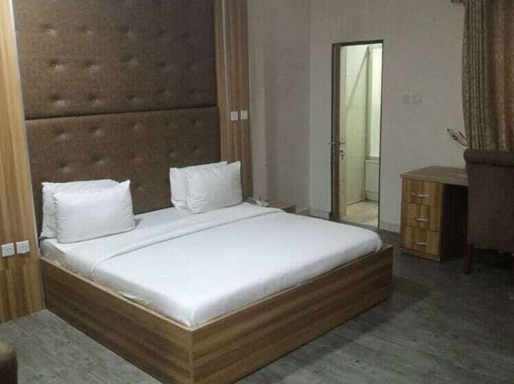 هتل Sky Suites