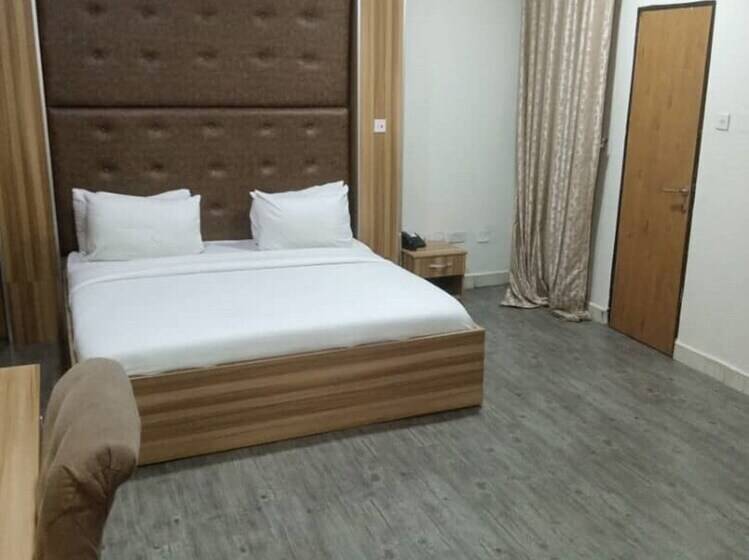 هتل Sky Suites