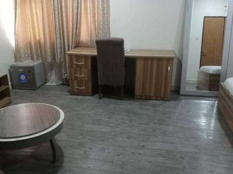 هتل Sky Suites