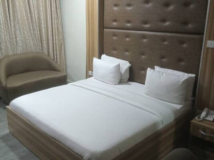 هتل Sky Suites
