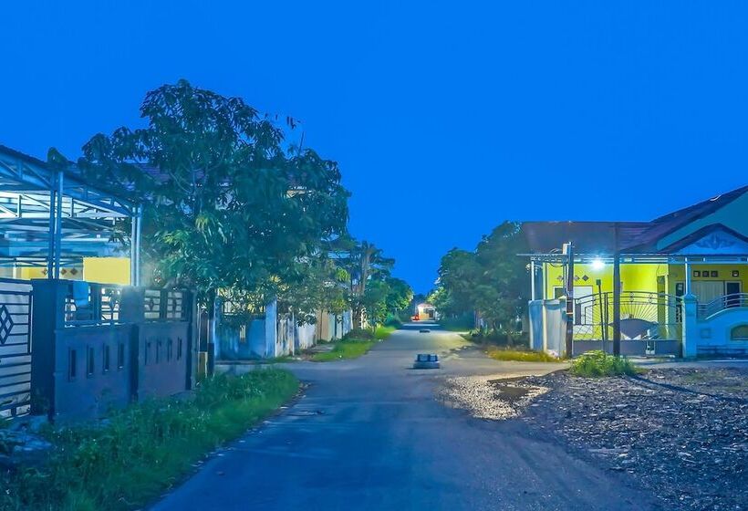 هتل Spot On 92466 Adam Kost Syariahnearwisata Jembatan Barito