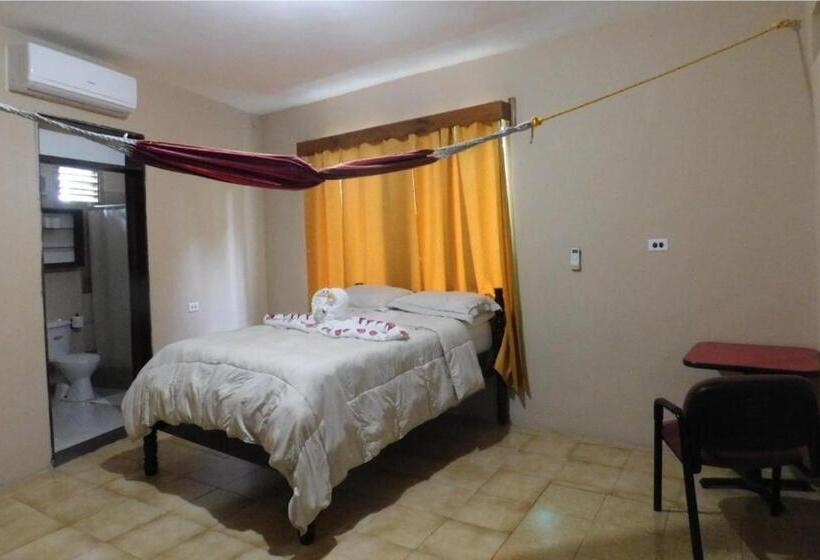 بنسيون Arnold's Guest House