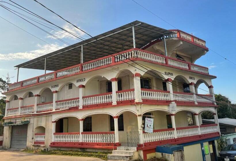 بنسيون Arnold's Guest House
