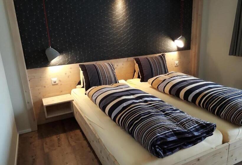 ユースホステル Tgantieni Sot   Haus Mit Herz