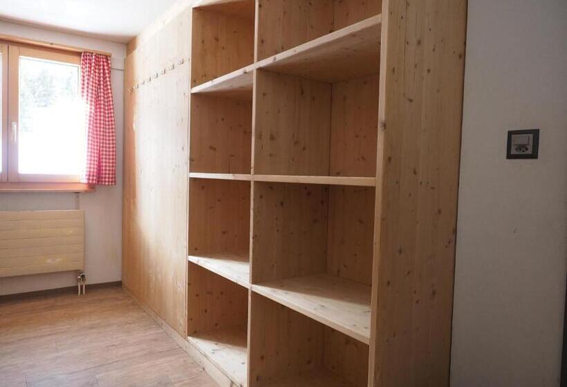 ユースホステル Tgantieni Sot   Haus Mit Herz