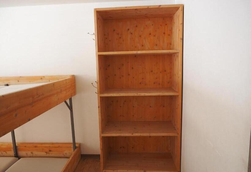 ユースホステル Tgantieni Sot   Haus Mit Herz