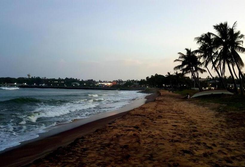 تختخواب و صبحانه The Bungalow Hambantota
