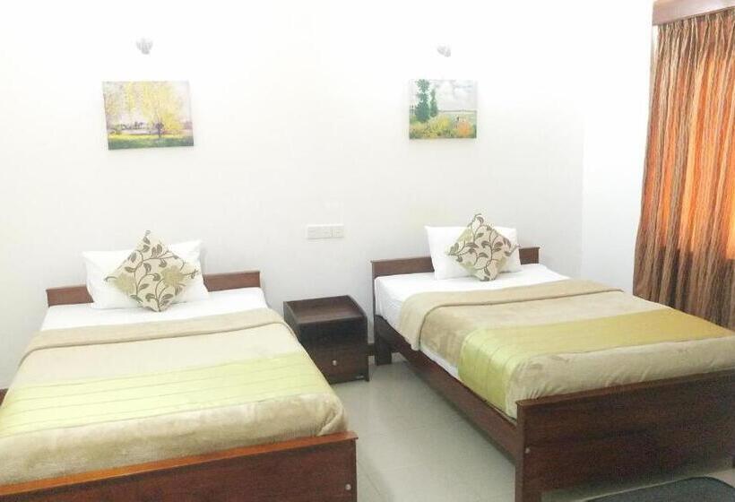 تختخواب و صبحانه The Bungalow Hambantota