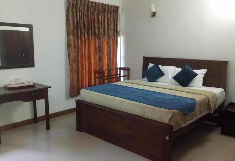 تختخواب و صبحانه The Bungalow Hambantota