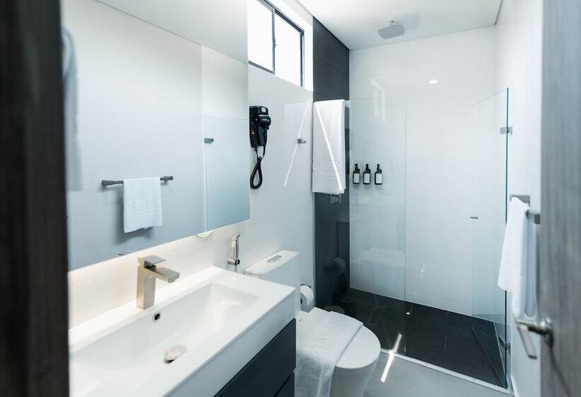 هتل Amari Living Suites