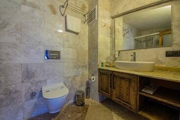 هتل Cappadocia Hobbit House