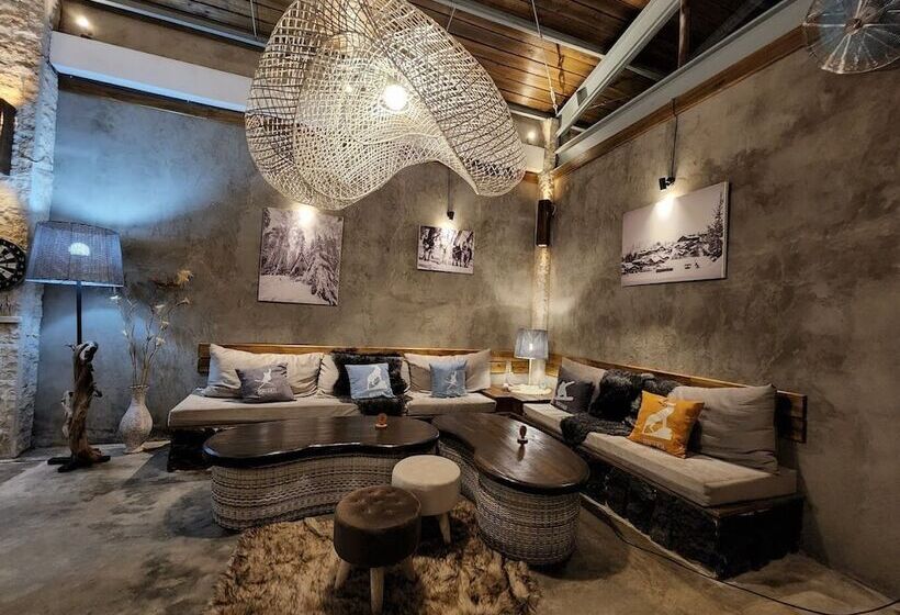 Отель Chalet Bromo Lounge & Lodge