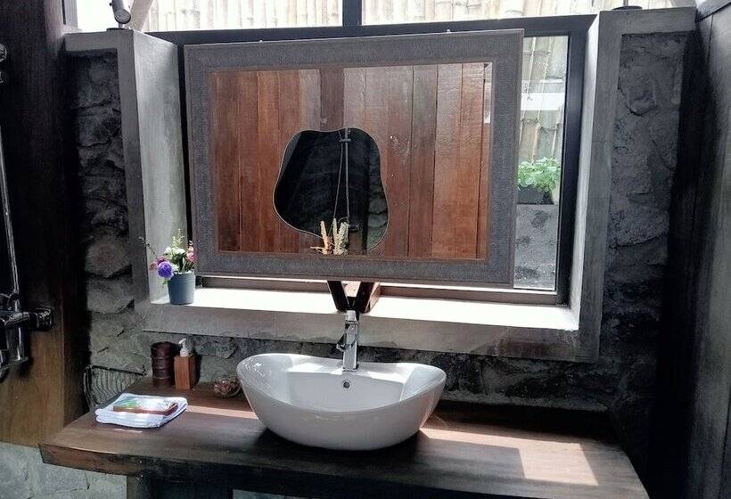 호텔 Chalet Bromo Lounge & Lodge