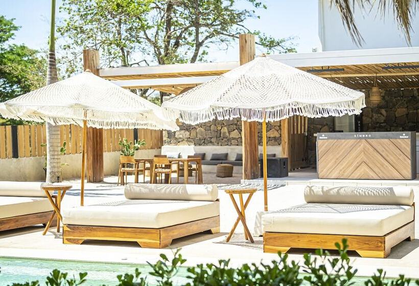 هتل Elmoro Tamarindo