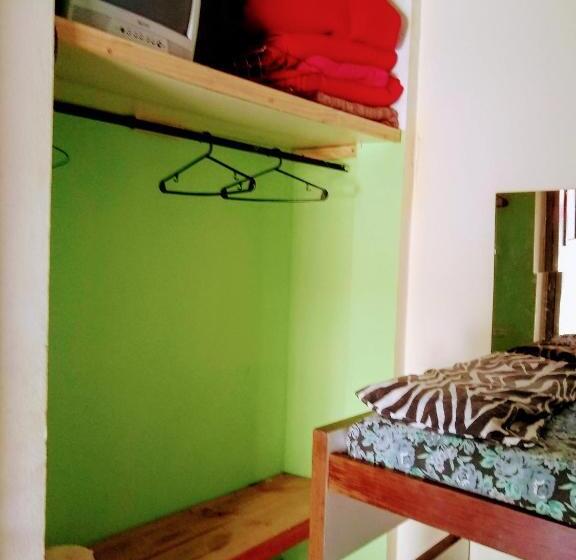 ホテル Hostel Megaró