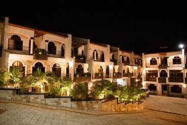 هتل Ndaru Luxury Suites