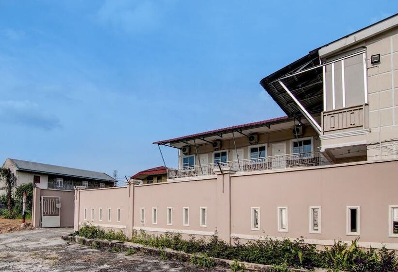 ホテル Putri Homestay Syariah By Oyo