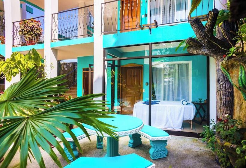 هتل The Blue Suites & Spa