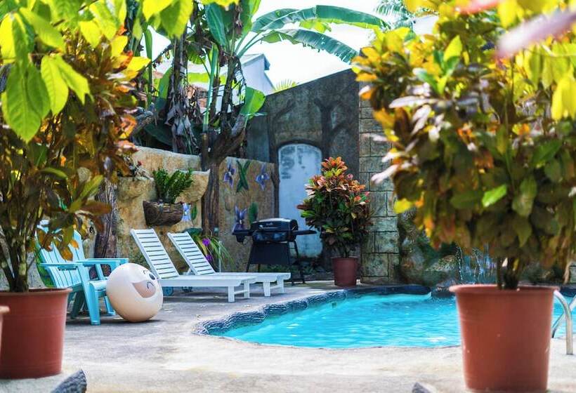 هتل The Blue Suites & Spa