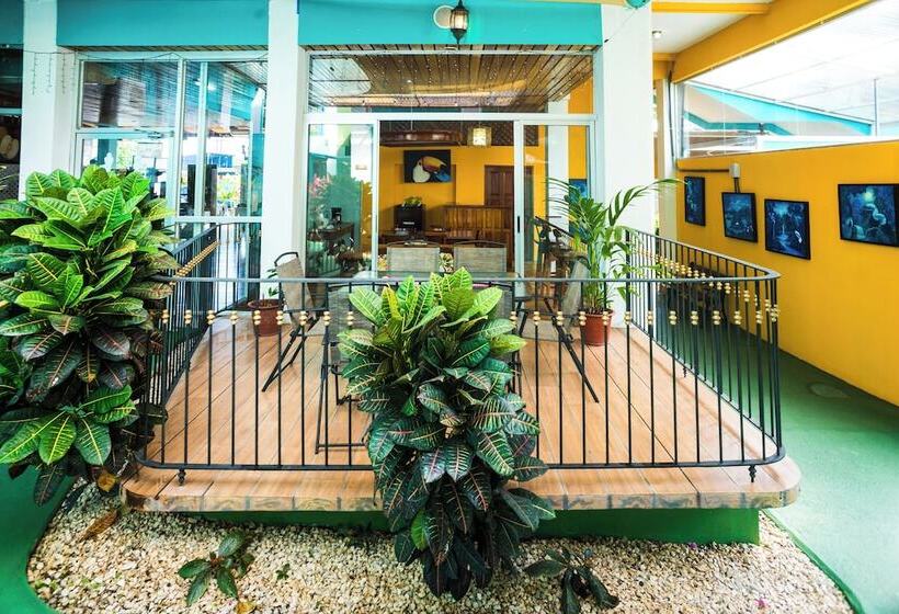 هتل The Blue Suites & Spa