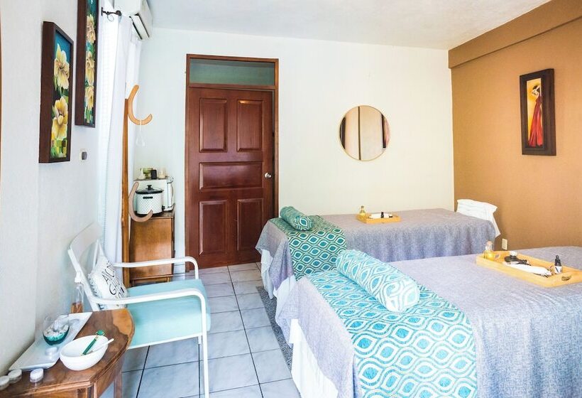 هتل The Blue Suites & Spa