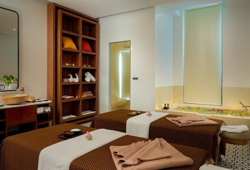 Отель Waka Villa Private Resort & Spa 16 + Adults Only