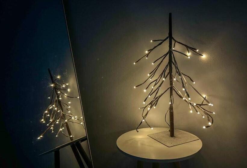 Matong Hosted & Mt Gallery New Friends Phuket Old Town Hostel