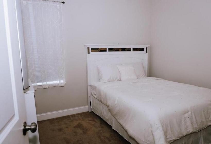 Bed and Breakfast Hickory Downtown Gem, Hickory the best offers with