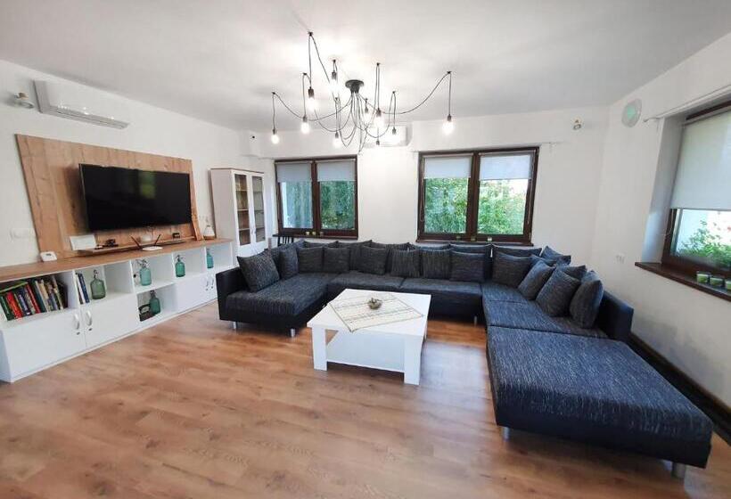 تختخواب و صبحانه Pensiunea Nossa Panzió