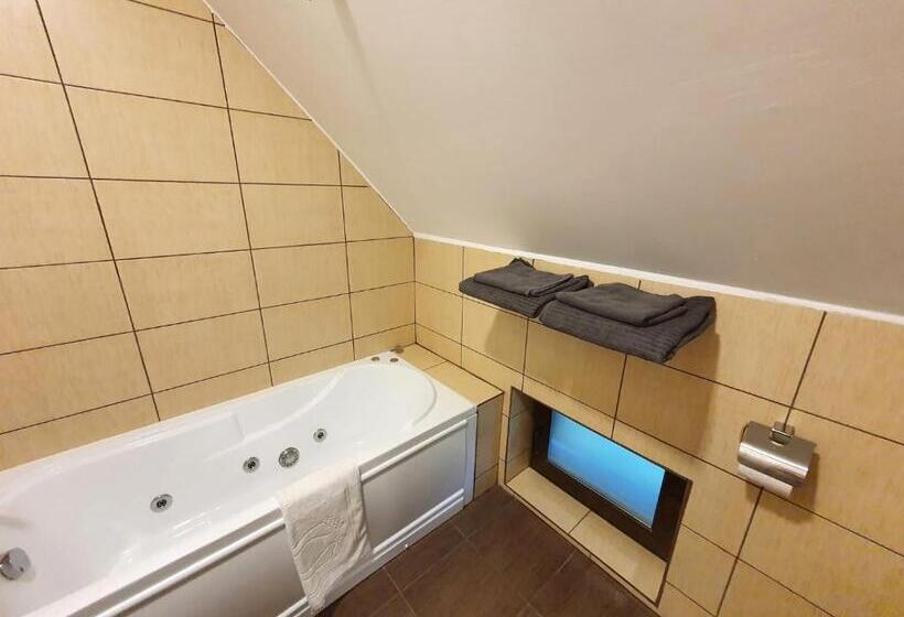 تختخواب و صبحانه Pensiunea Nossa Panzió