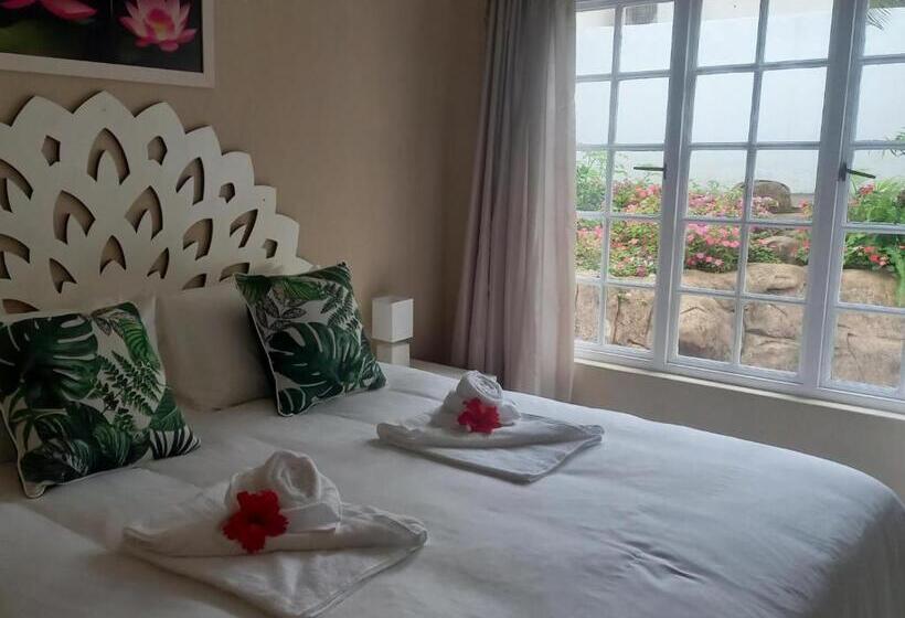 Bed and Breakfast The Secret Garden