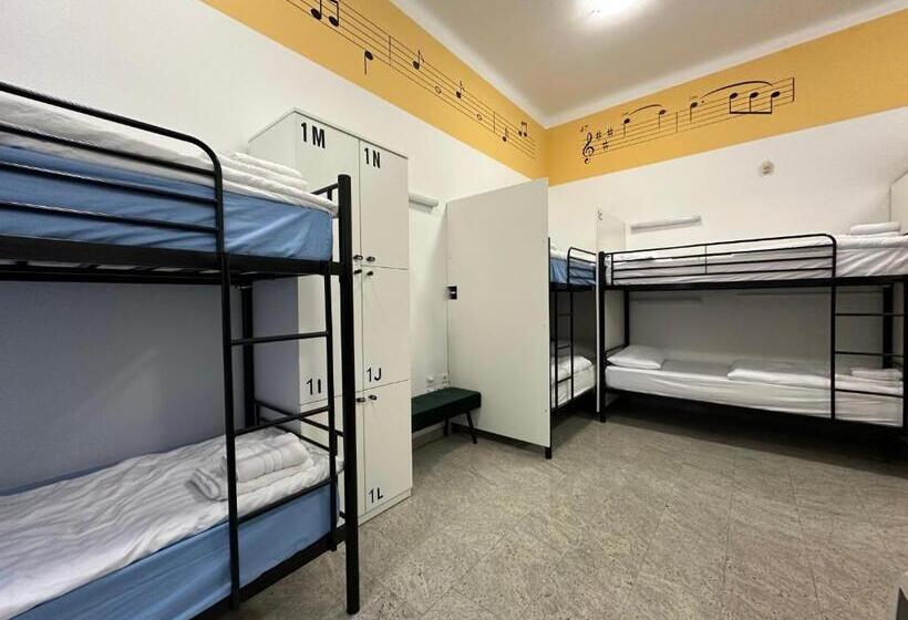 Hostel Opera