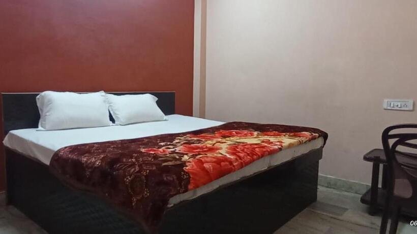 هتل Aerosky Room Varanasi