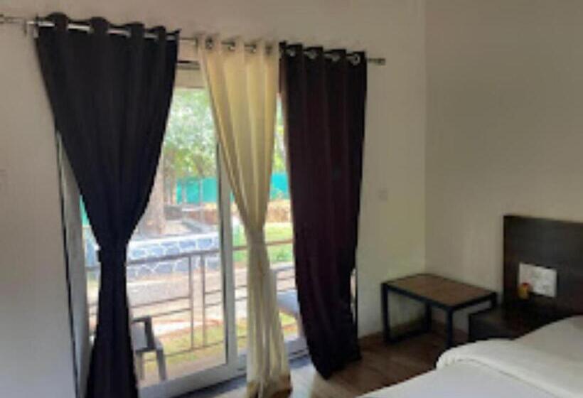 ホテル Alive Beach Resort,maral