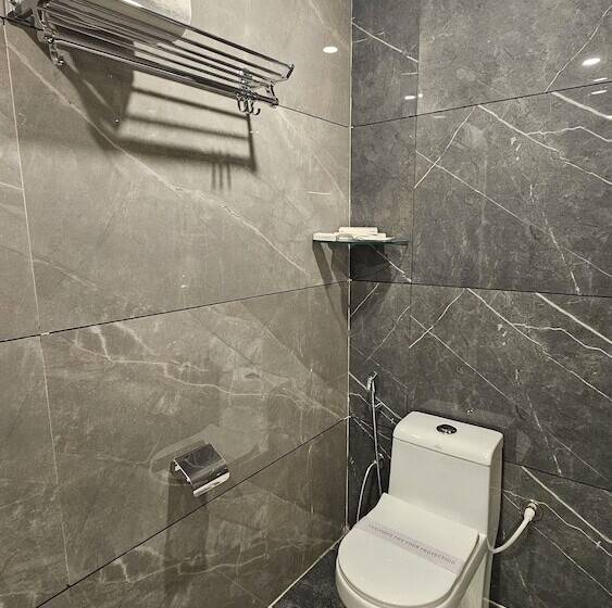 هتل Emerald Urban Comforts